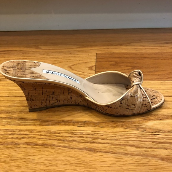 Manolo Blahnik patent cork wedge - Picture 4 of 7